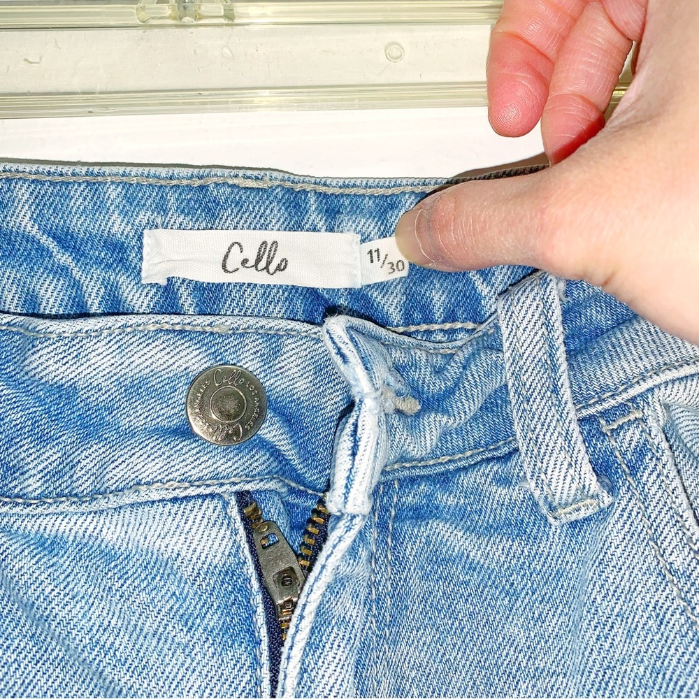 CELLO Ripped Mom Jeans - Picture 3 of 6